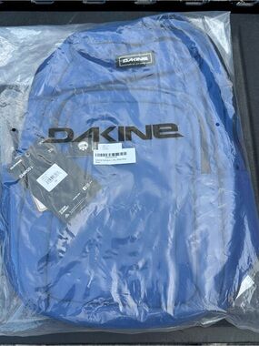 The Dakine Campus L 33L Backpack in "Deep Blue" NEW